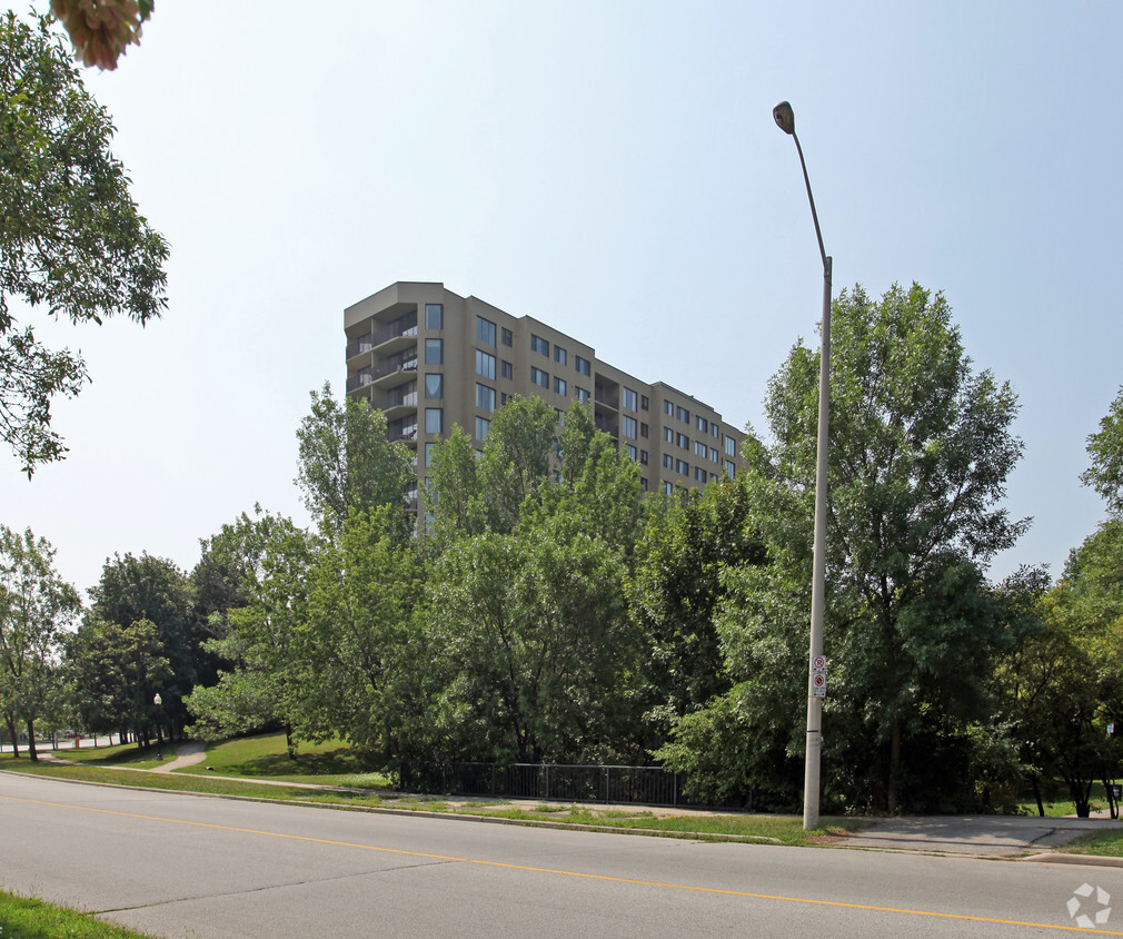 Building Photo - The Parkview