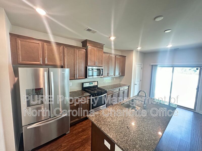 Foto principal - 7025 Saltpeter St