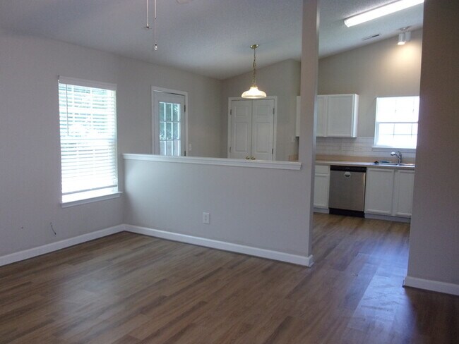 Foto del edificio - Single Level 3 Bedroom 2 Bath Home in Bristol Park off Mt. Gallant Road