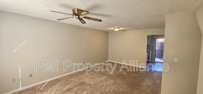 Foto del edificio - 3271 Forest Oaks Ct