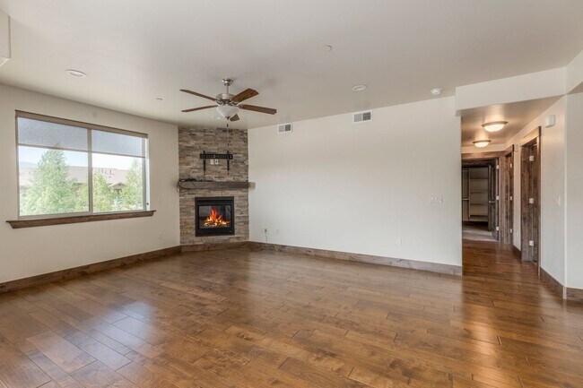 Foto del edificio - Bright & Spacious 2-Bed Condo in Black Roc...