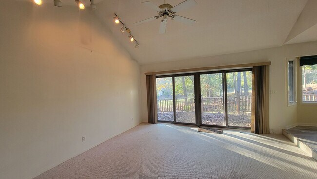 Foto del edificio - Exclusively Offered by Muse Realty Rentals...