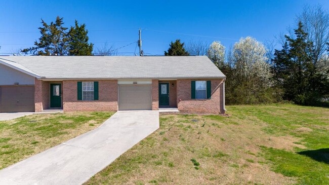 Photo - 334 Hawthorne Oaks Way House