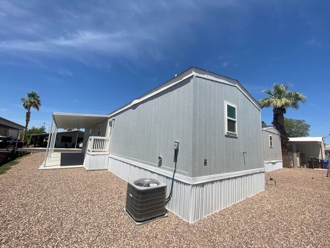 Foto del edificio - 2060 N Center St