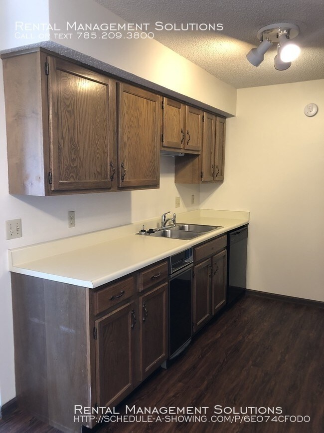 Building Photo - 2925 SW Maupin Ln- 1 BED/1 BATH CONDO