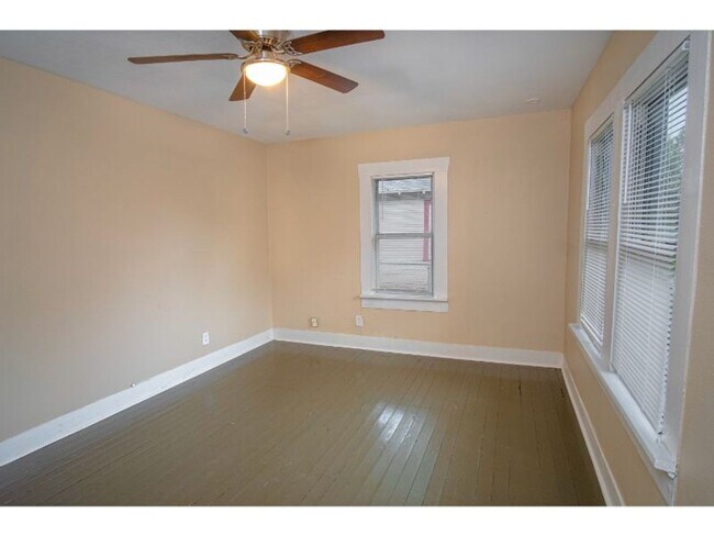 Photo - 1323 Lamar St Apartment