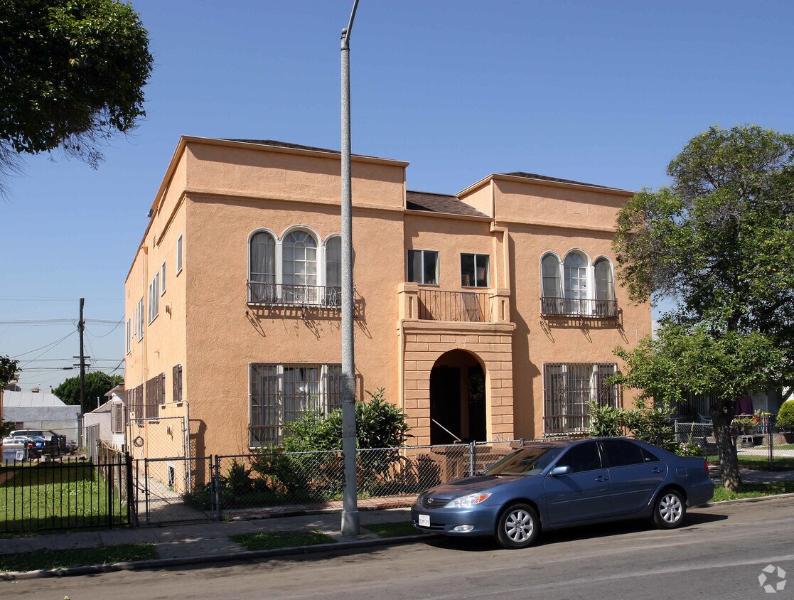 Primary Photo - 2446 Cincinnati St