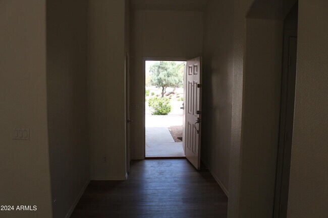 Foto del edificio - 964 N Buckaroo Ln