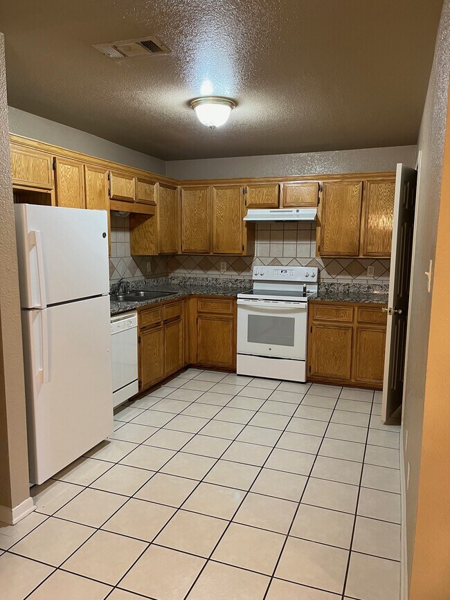 Kitchen - 4502 John David Dr