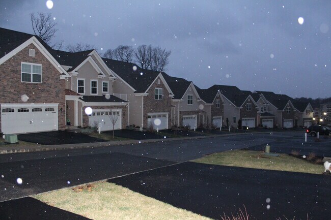 Building Photo - 213 Clermont Dr