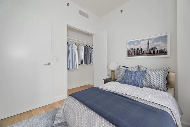 Foto del edificio - 63 W 104th St