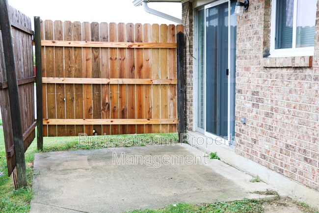 Foto del edificio - 4650 Wayne Meadows Cir