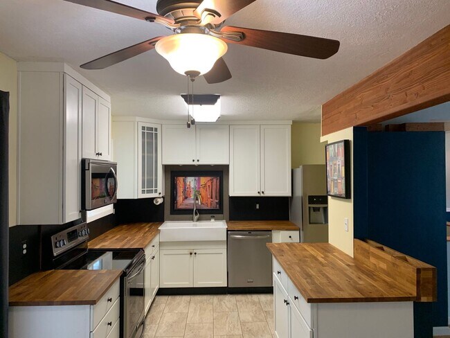 Foto del edificio - 4 Bedrooms, 2 Bathrooms, Daylight Ranch wi...