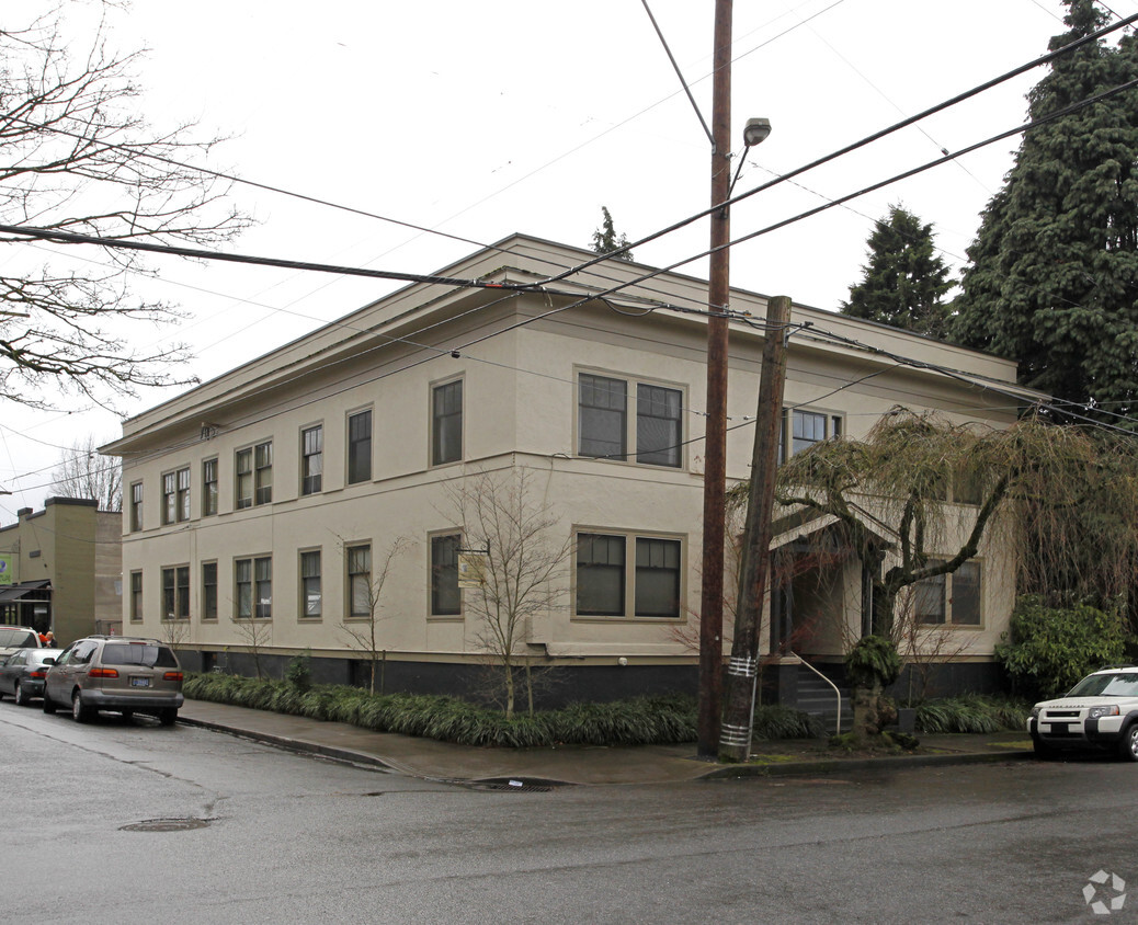 Primary Photo - Garden House