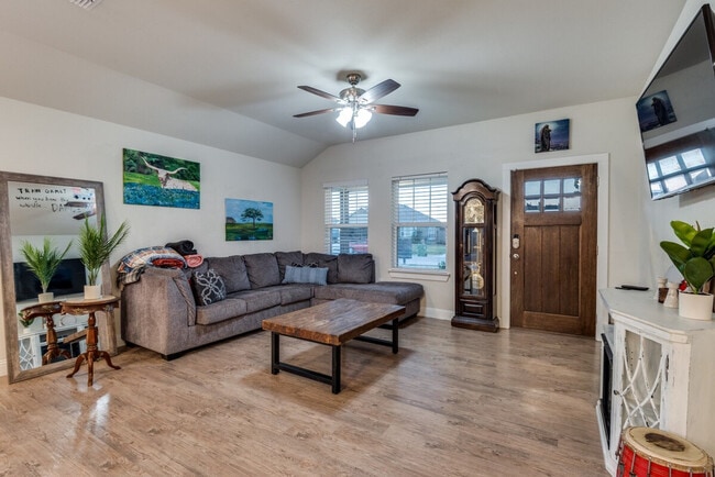 Building Photo - 108 Arrowhead Dr