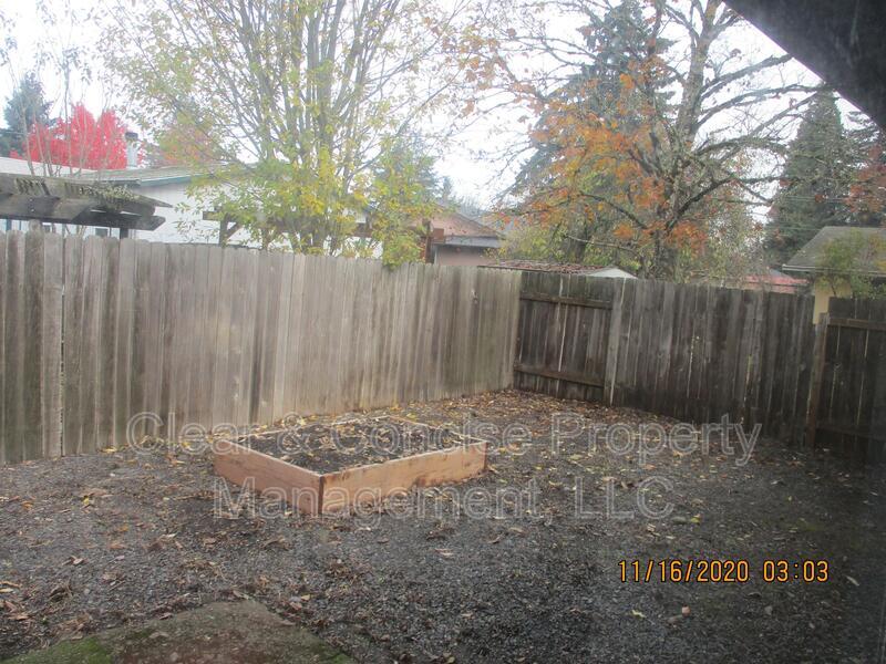Building Photo - 2704 I Street #C