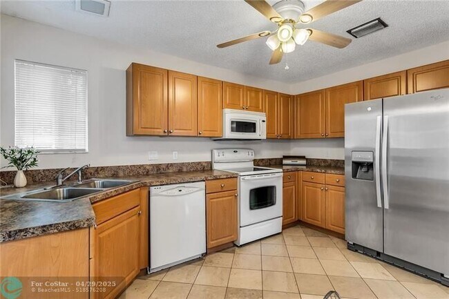 Foto del edificio - 6751 Boca Pines Trail