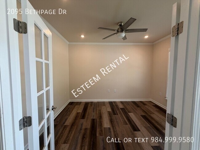 Building Photo - 2095 Bethpage Dr