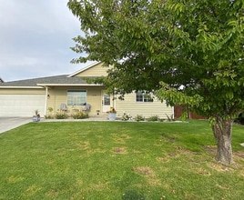 Building Photo - 1539 S James Ave