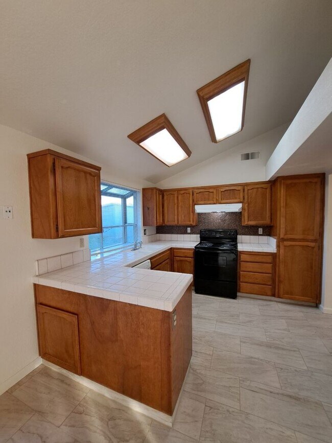 Foto del edificio - Charming Fresno Home with Beautiful Curb Appeal!