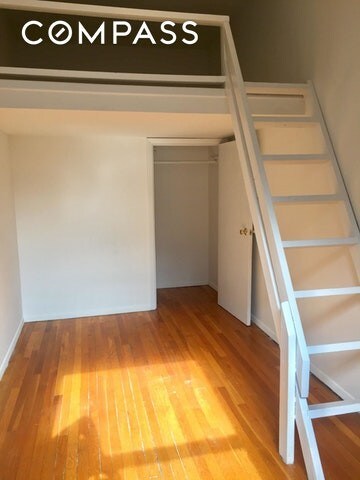 Foto del edificio - 319 W 92nd St