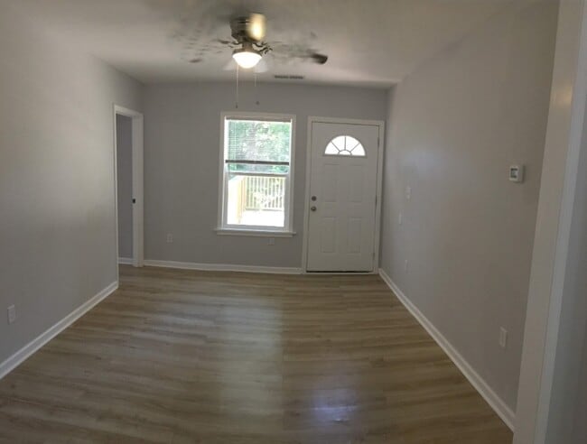 Building Photo - 27 Roseway Cir
