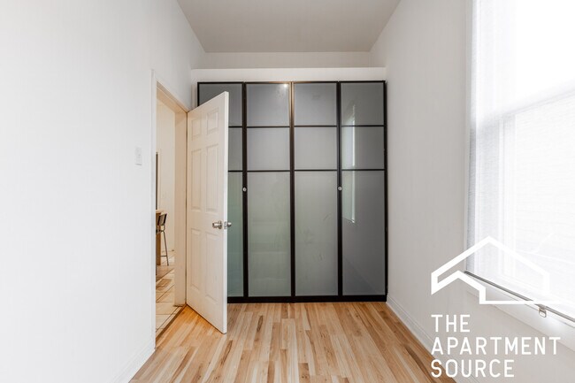 Foto del edificio - 2554 W Cortland St