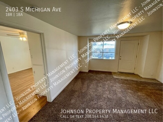 Building Photo - 2403 S Michigan Ave