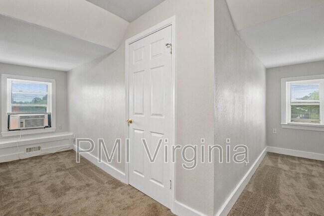 Building Photo - 3120 Tidewater Dr