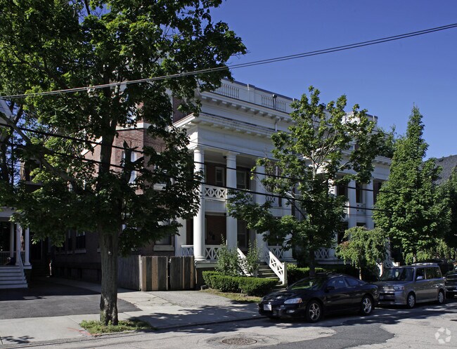 Foto del edificio - 165-167 Lloyd Ave