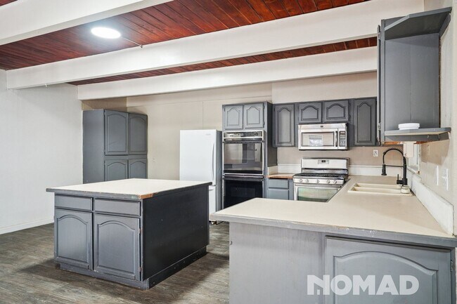 Foto del edificio - Spacious 3BR Duplex in Sumner