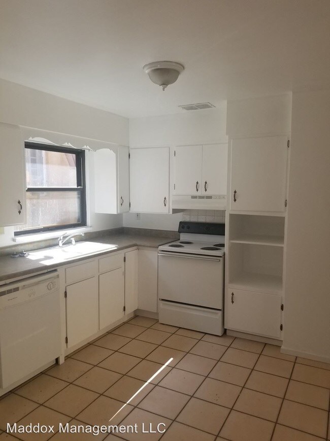 Building Photo - 3 br, 1 bath House - 1017 Manzano Court NW
