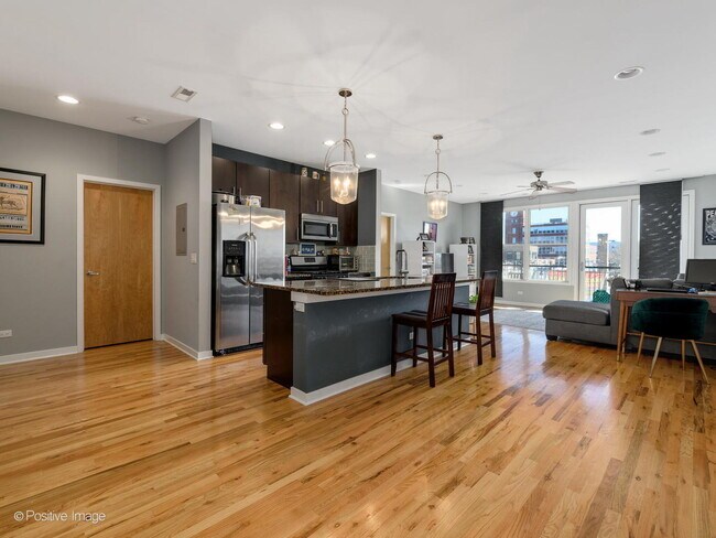 Foto del edificio - 1822 W Irving Park Rd