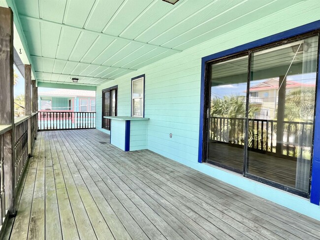 Building Photo - 13 E St