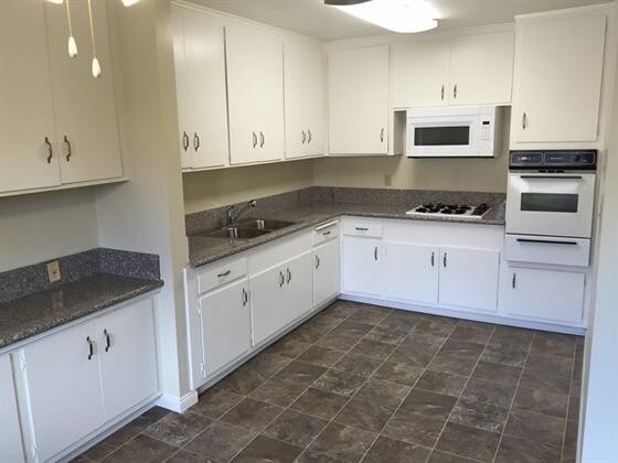 Foto del edificio - 4415 Ocean View Blvd