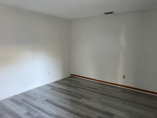 Building Photo - 107 Horst Rd