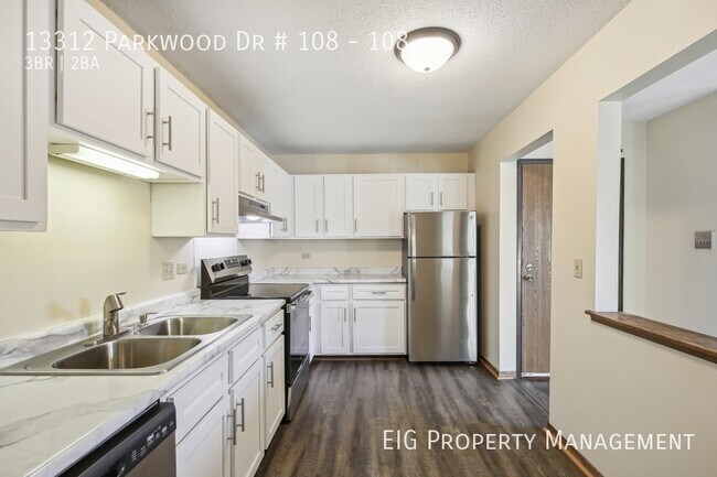 Foto del edificio - 13312 Parkwood Dr