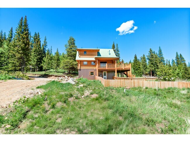 Building Photo - Beautiful Home on 10 Actre