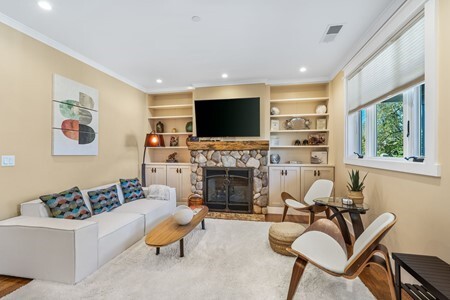 Living Room - 406 North St