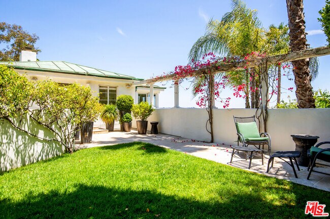 Foto del edificio - 2249 Mountain Oak Dr