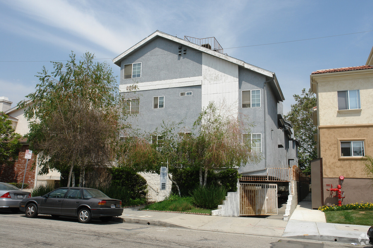 Building Photo - 8806 Etiwanda Ave