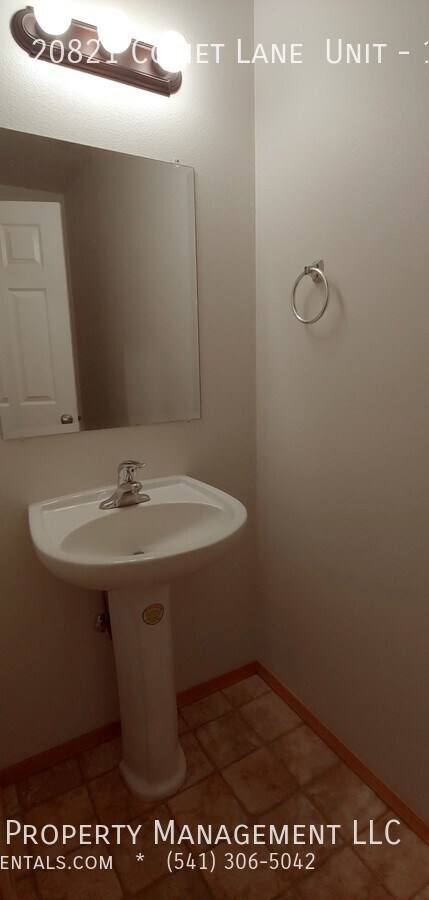 Building Photo - 20821 Comet Ln