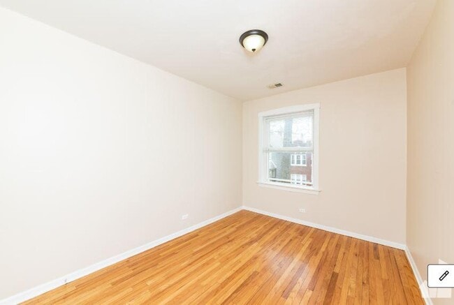 Building Photo - 2 bedroom in Chicago IL 60625