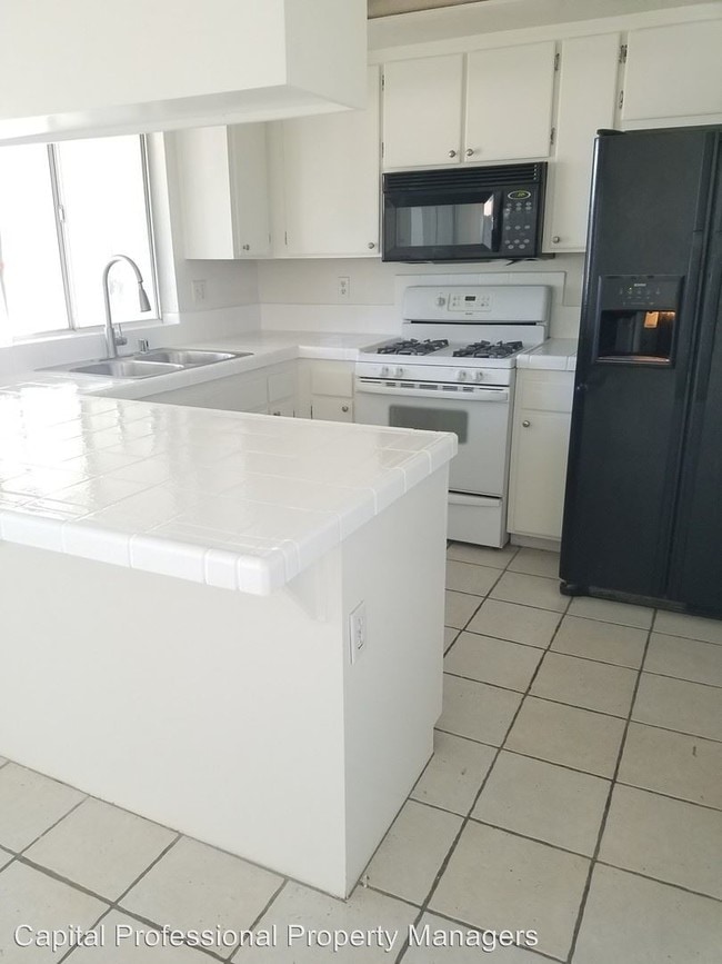 Building Photo - 3 br, 2 bath House - 8708 Lamar St. #2