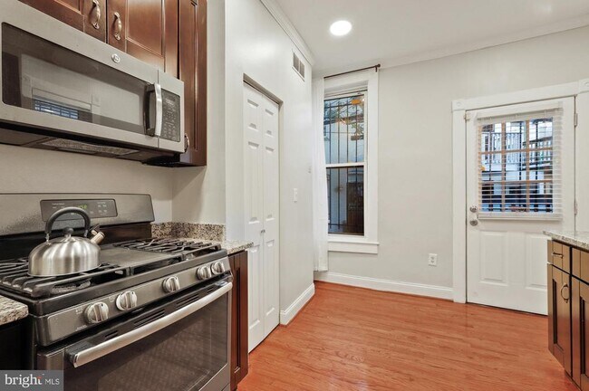 Foto del edificio - 42 Florida Ave NW