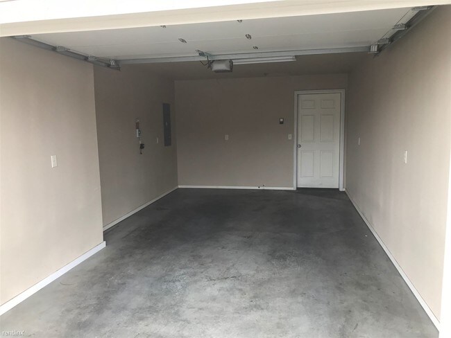 Building Photo - 2 br, 1 bath Duplex - 602 S 81st Pl B