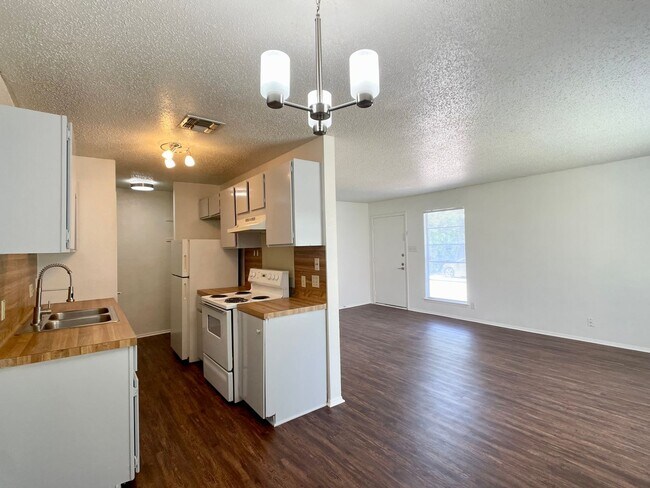 Foto del edificio - Upgraded 2/1 in South Austin
