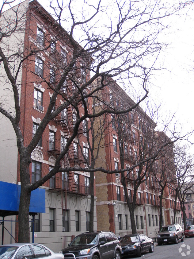 Building Photo - Albany Crossings Apartments