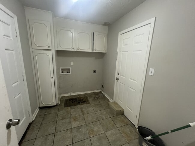 Foto del edificio - 2915 Longwood Dr