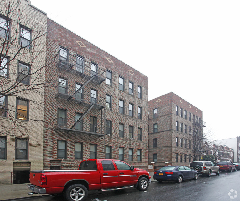 43-25 44th Street - 43-25 44th St